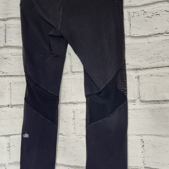 Alo Yoga Black Mid Rise Mesh Capri Leggings Size Small Casual Athleisure - Picture 2 of 11